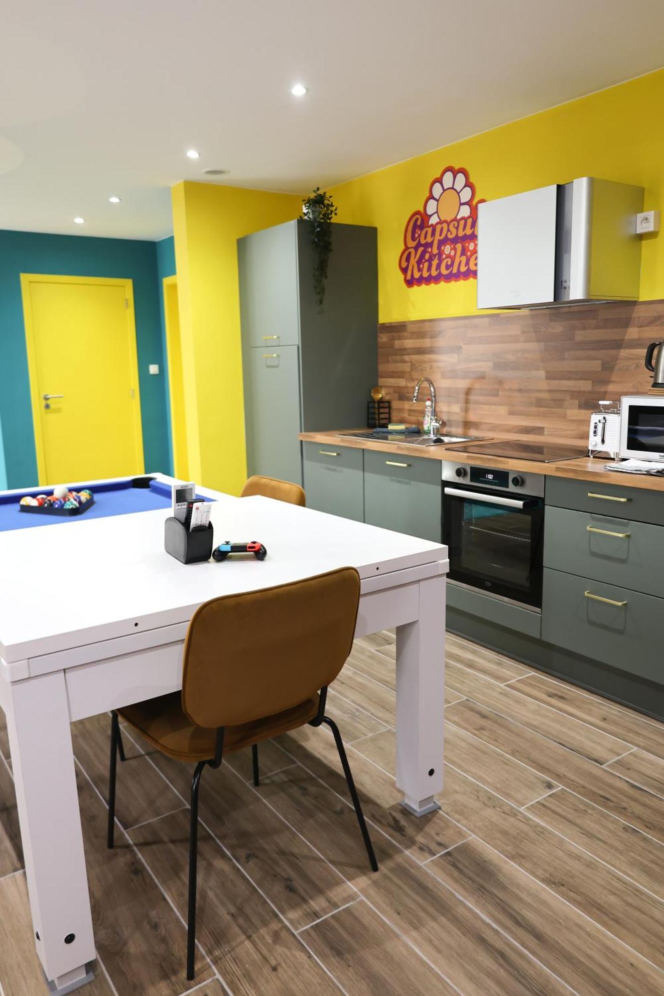 Capsule Groovy-Jacuzzi-Sauna-Billard-Netflix- Nintendo Switch & Jeux Mons Exterior photo